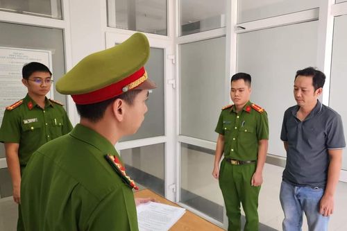 Phó giám đốc chiếm dụng tiền của công ty để đánh bạc