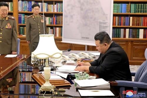Bình Nhưỡng 'làm nóng' bán đảo Triều Tiên, Chủ tịch Kim Jong Un thách thức trực diện liên minh Mỹ-Hàn?