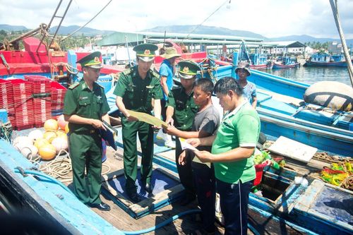 Quán triệt, thực hiện nghiêm túc, đúng quan điểm, chủ trương Nghị quyết số 33 của Bộ Chính trị