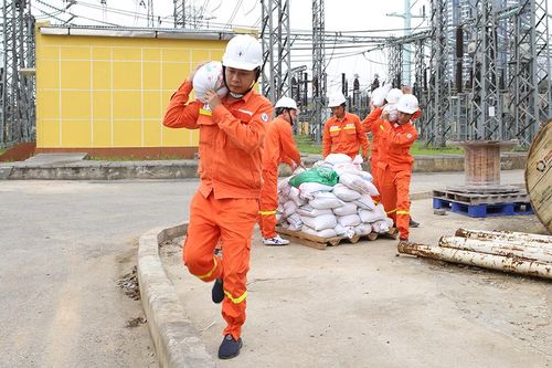 EVNNPT chủ động các phương án truyền tải điện an toàn trước diễn biến bất thường của mưa lũ, sạt lở đất