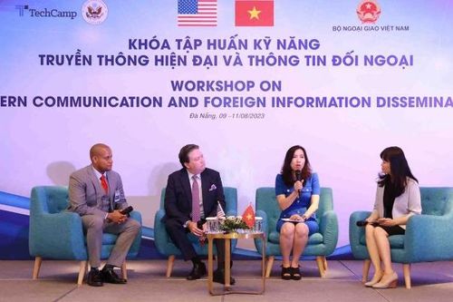 Tập huấn kỹ năng truyền thông hiện đại và thông tin đối ngoại