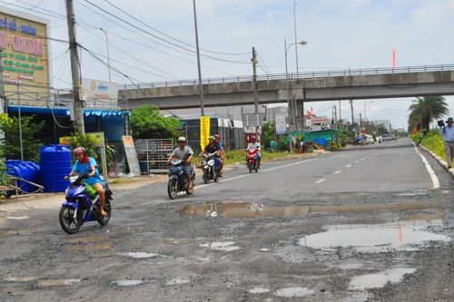 Nhiều đoạn tuyến QL1 qua Cà Mau xuống cấp