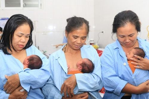 Hai sản phụ mang tam thai tự nhiên, đón 6 bé gái cùng ngày