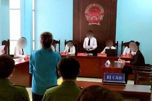 Người phụ nữ 62 tuổi lĩnh án vì xâm hại tình dục trẻ em