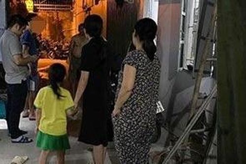 Điều tra thanh niên đến đánh vợ cũ, đâm hàng xóm nguy kịch