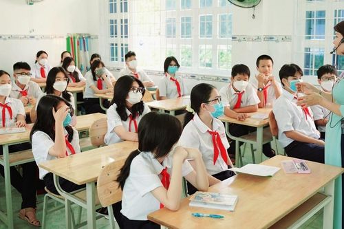 Trước thềm năm học mới, một tỉnh cấm ép học sinh mua đồng phục