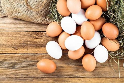 Trứng vỏ trắng hay nâu tốt hơn, phân biệt trứng thật giả như thế nào?