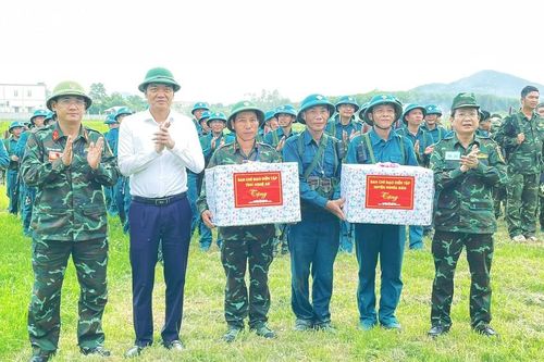 Phó Bí thư Tỉnh ủy dự lễ tổng kết rút kinh nghiệm diễn tập khu vực phòng thủ tại Nghĩa Đàn