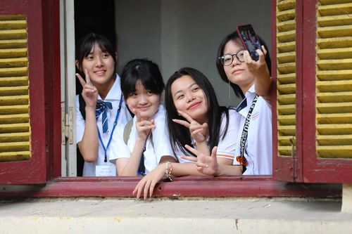 Giáo viên và học sinh Nhật Bản giao lưu với trường THPT Trần Phú