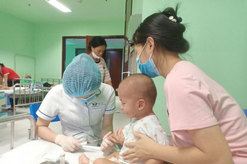 Cháu bé 2 tuổi bị suy giảm miễn dịch bẩm sinh rất cần tiền chạy chữa