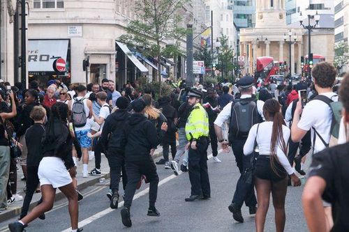 Bắt giữ 9 người trong vụ gây rối ở phố mua sắm tại London