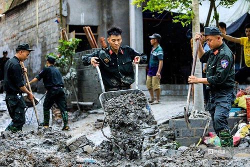 Hàng trăm CSCĐ Tây Bắc giúp người dân khắc phục hậu quả sau mưa lớn