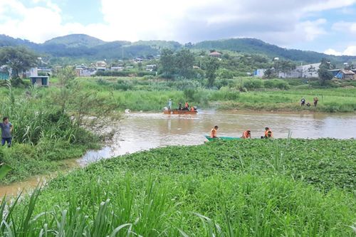 Bơi qua sông để về nhà, bé trai 7 tuổi không ngờ đến hậu quả