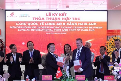 Cảng Long An ký kết ghi nhớ với cảng Oaklank
