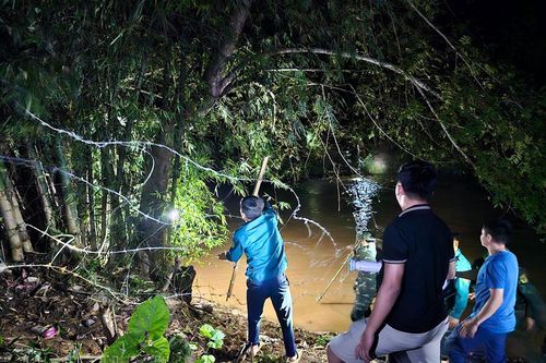 Mường Ảng: 1 phụ nữ bị nước lũ cuốn trôi
