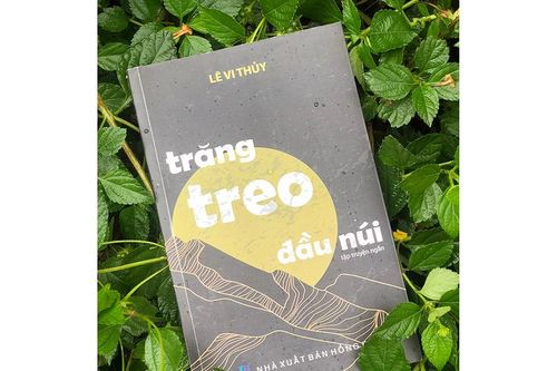 'Trăng treo đầu núi'