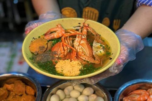 Hấp dẫn với món bánh canh tôm hùm