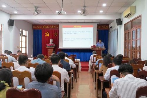 Bồi dưỡng chính trị hè cho cán bộ cốt cán