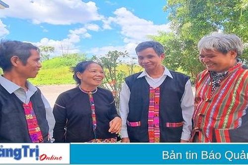 Nữ 'thủ lĩnh' người Vân Kiều góp sức xây dựng nông thôn mới