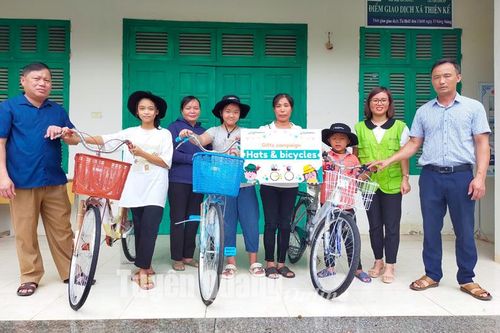 Trao tặng 17 xe đạp cho học sinh có hoàn cảnh khó khăn tại Sơn Dương