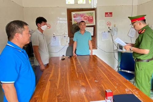 Trưởng trạm Y tế xã 'ăn chặn' tiền của nhân viên y tế bản