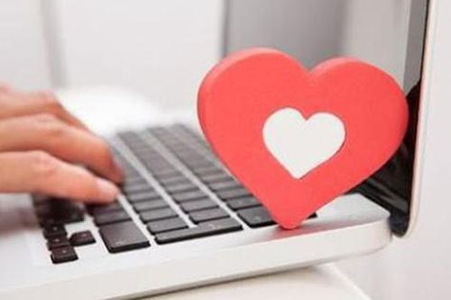 Cụ ông 80 tuổi yêu đương qua mạng, 5 năm sau mới cay đắng phát hiện bí mật của 'bạn gái'