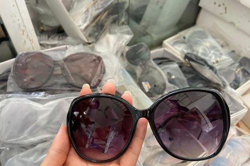 Mua kính thuốc giá rẻ nhìn lợi trước mắt mà không màng hậu quả sau này