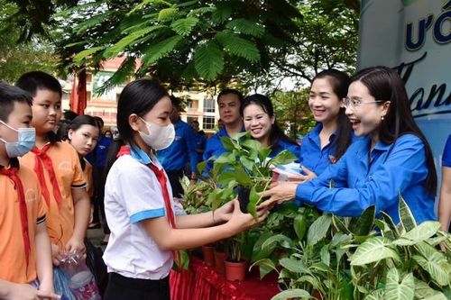 Tuổi trẻ tình nguyện góp sức xây dựng đô thị văn minh, giải quyết thủ tục hành chính