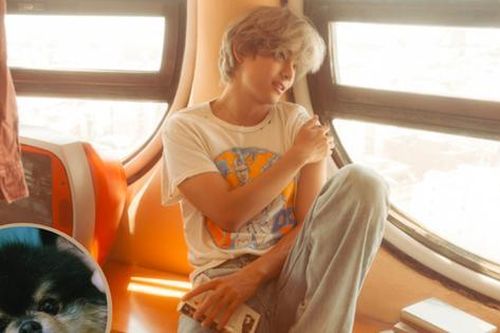 V BTS khoe visual tựa 'hotboy nhà bên' cùng màn cameo đặc biệt trong 'Rainy Days'