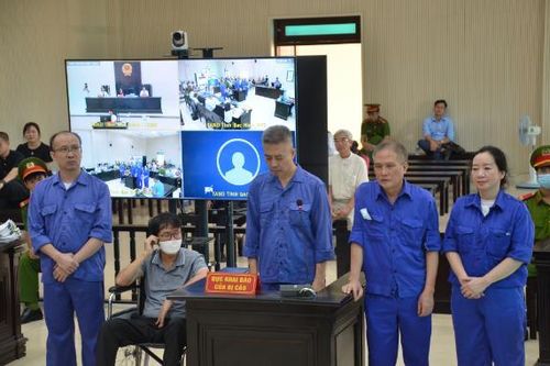 Xét xử vụ lãnh đạo Công ty Tây Hồ 'bán rẻ' 118 lô đất
