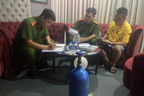 Quận Đống Đa phát hiện, xử lý nhiều điểm kinh doanh có sử dụng bóng cười