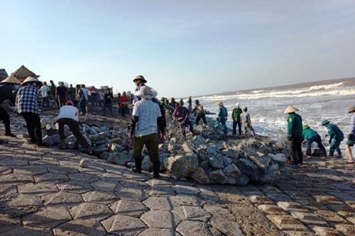 Hà Tĩnh: Kè biển Cẩm Nhượng sạt lở nghiêm trọng