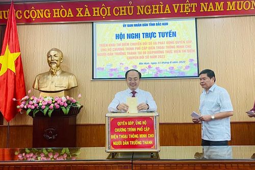 Bắc Kạn phát động quyên góp, ủng hộ điện thoại thông minh cho hộ nghèo