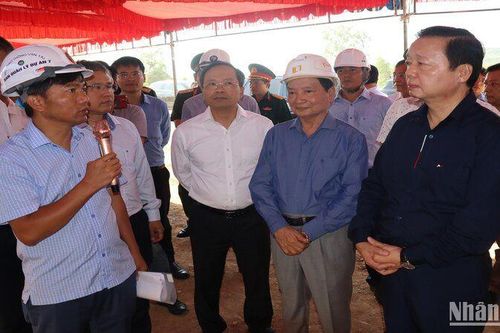 Phó Thủ tướng Trần Hồng Hà kiểm tra tiến độ dự án xây dựng đường bộ cao tốc bắc-nam phía đông giai đoạn 2 tại các địa phương