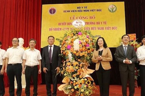 Trao quyết định bổ nhiệm TS Dương Đức Hùng làm Giám đốc Bệnh viện Hữu nghị Việt Đức