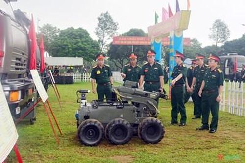 Chấm thi môn Xe tốt tại Binh chủng Hóa học