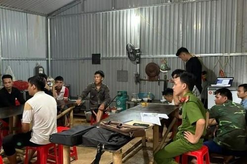 Thanh Hóa: Cận cảnh đường hầm khai thác vàng trái phép sâu 30m