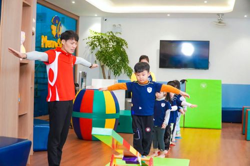 Chuẩn bị tâm thế ra sao cho trẻ mầm non bước vào lớp Một?