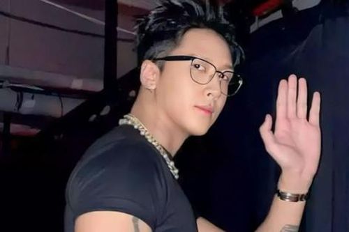 Nam ca sĩ ở tù vì chi gần một tỷ đồng trốn nghĩa vụ quân sự