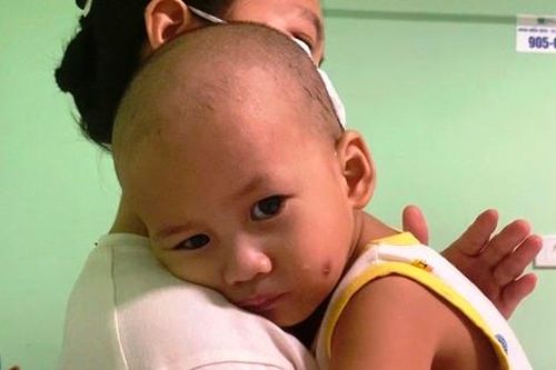 Người mẹ trẻ mong sự giúp đỡ để con thơ được ghép tủy