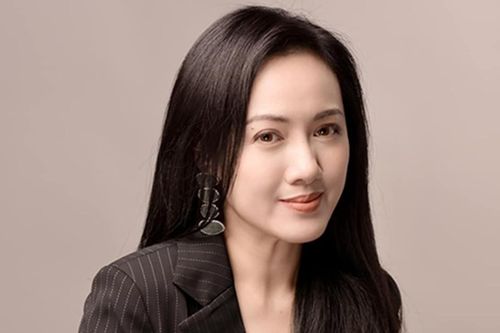 BTV Hoài Anh đẹp nền nã, Lam Trường ngọt ngào bên vợ kém 17 tuổi