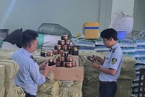 Tạm giữ hơn 4 tấn shisha nghi nhập lậu