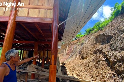 Nhiều hộ dân ở Kỳ Sơn đêm ngủ lo núi lở