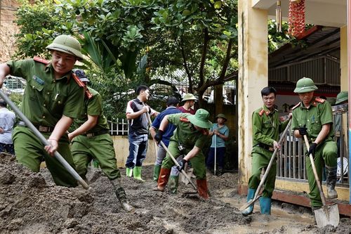 Chung tay giúp người dân Mù Cang Chải vượt qua thiên tai