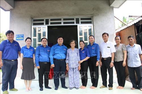 Những ngôi nhà thắm tình đồng đội
