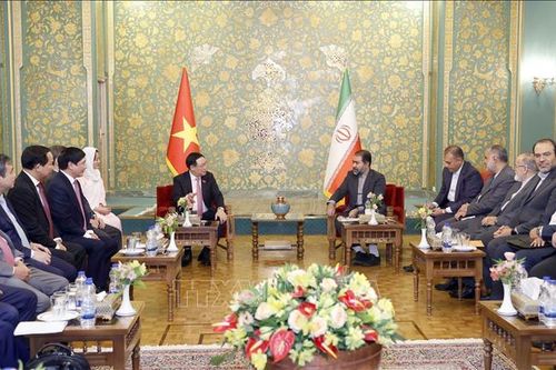 Chủ tịch Quốc hội Vương Đình Huệ tiếp Tỉnh trưởng Isfahan Reza Mortazavi