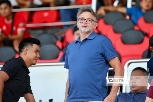HLV Troussier đến xem hai đội 'đã' trụ hạng đá với nhau