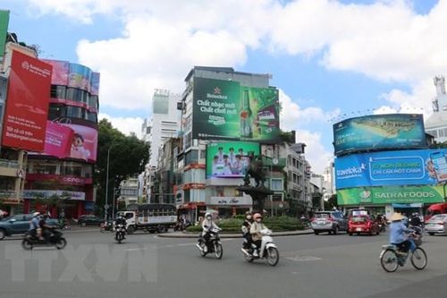 Cần công khai cơ chế thu, mức thu phí khi cho thuê vị trí lắp đặt quảng cáo ngoài trời