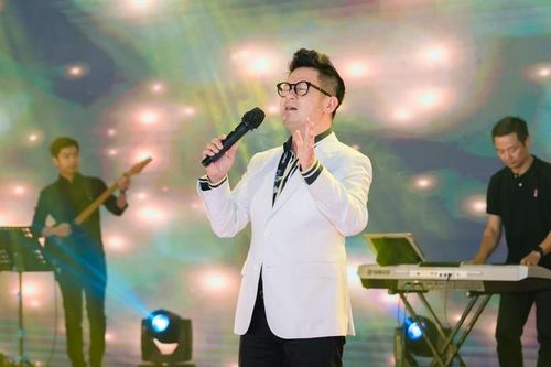 Bằng Kiều: 'Tân Á Đại Thành đã gắn bó với người Việt như một ca khúc bất hủ'