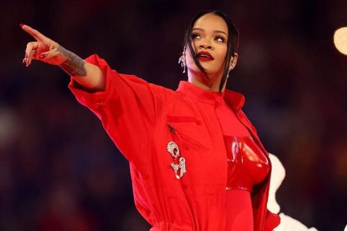 Rihanna chính thức hạ sinh con sau màn thông báo rung chuyển Super Bowl